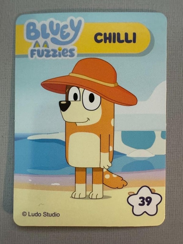 2026 BLUEY FUZZIES SHOW SCENE COLLECTOR CARD #39 CHILLI STANDARD TRAIDNG CARD