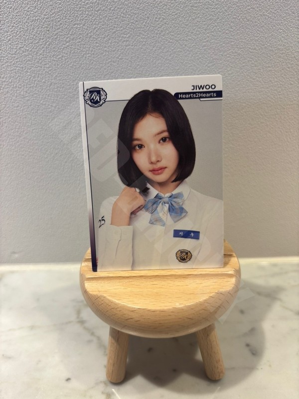 TELECA COLLECTION CARD 2025 K-POP ROOKIE Hearts2Hearts JIWOO [BASE] H2H-001 B